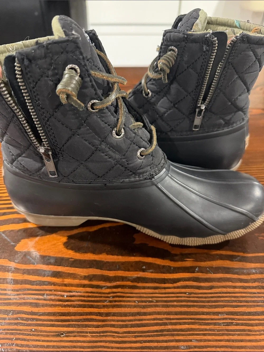 Sperry Black Quilted Lace-Up Waterproof Boots size 9.5W